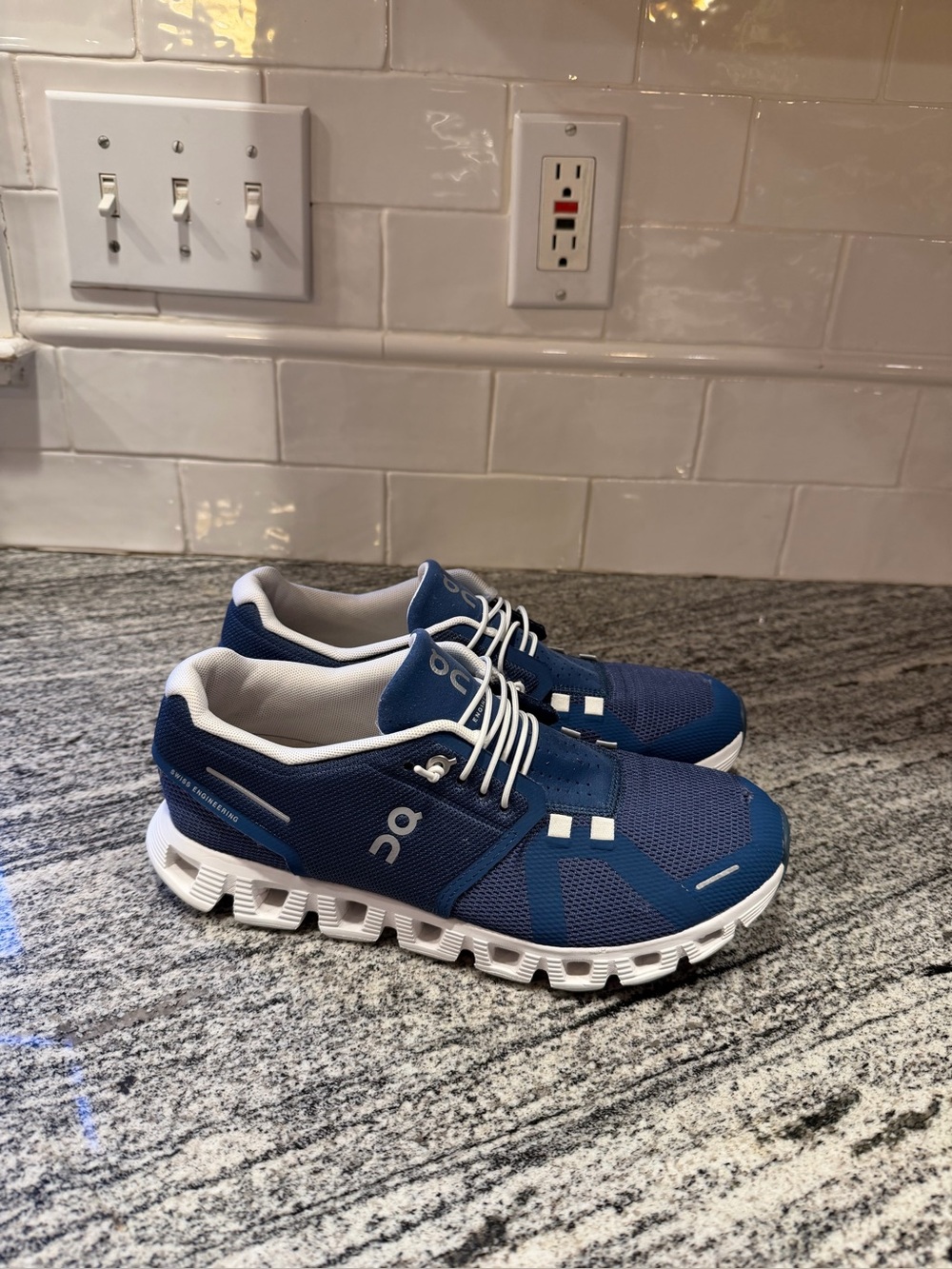 Women’s On Cloud Size 8